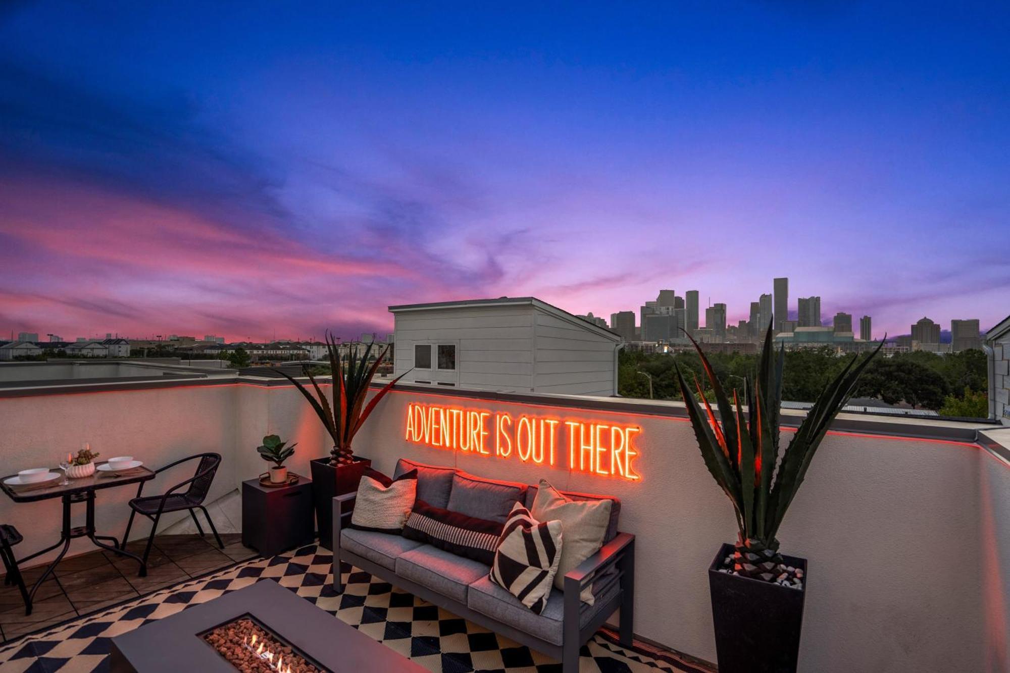 Villa Luxury Downtown Getaway With Breathtaking Views Houston Esterno foto